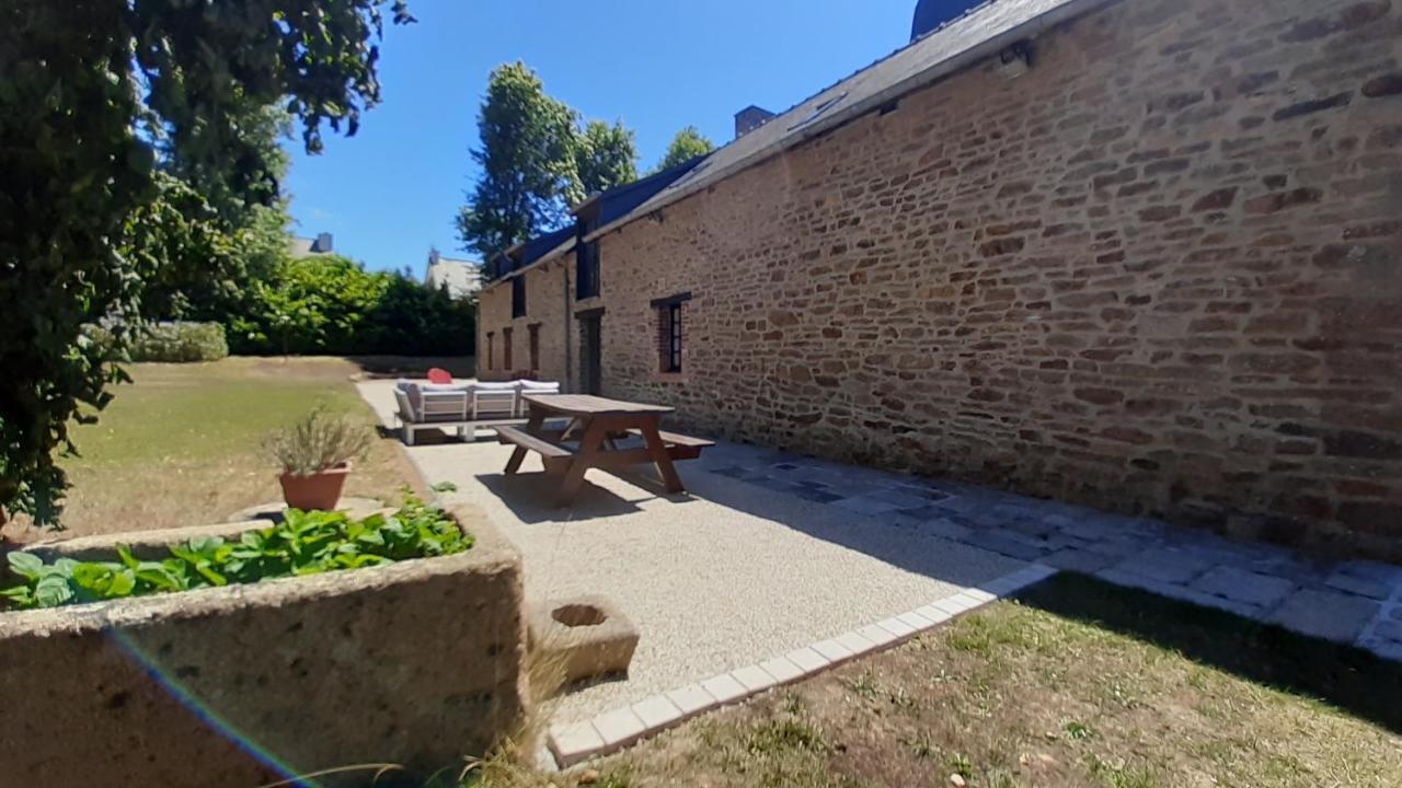 Petit Manoir Proche Dinan - D'hotes Bed & Breakfast Lanvallay