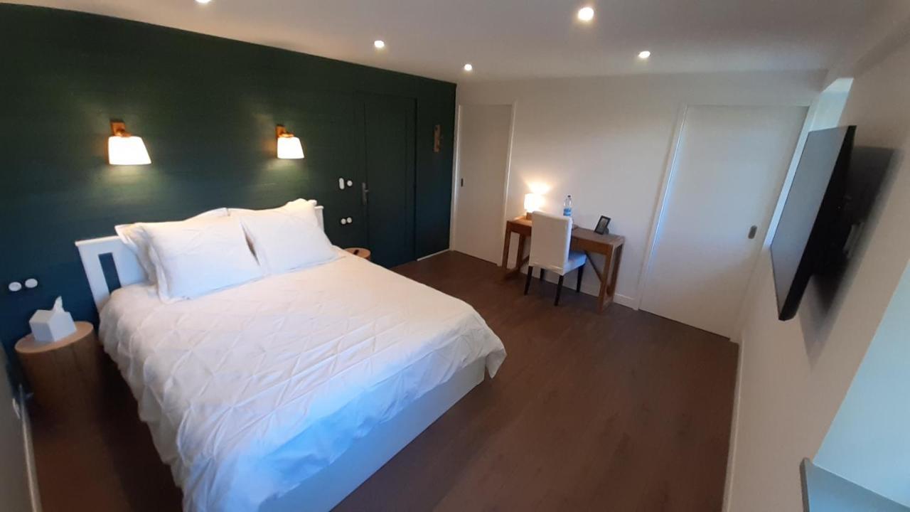 Petit Manoir Proche Dinan - D'hotes Bed & Breakfast